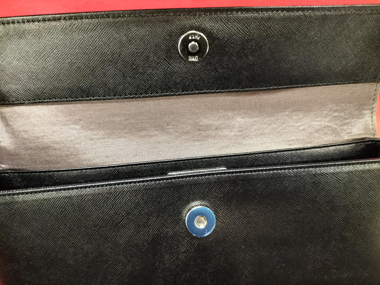 ボタン部分保護フィルムあり