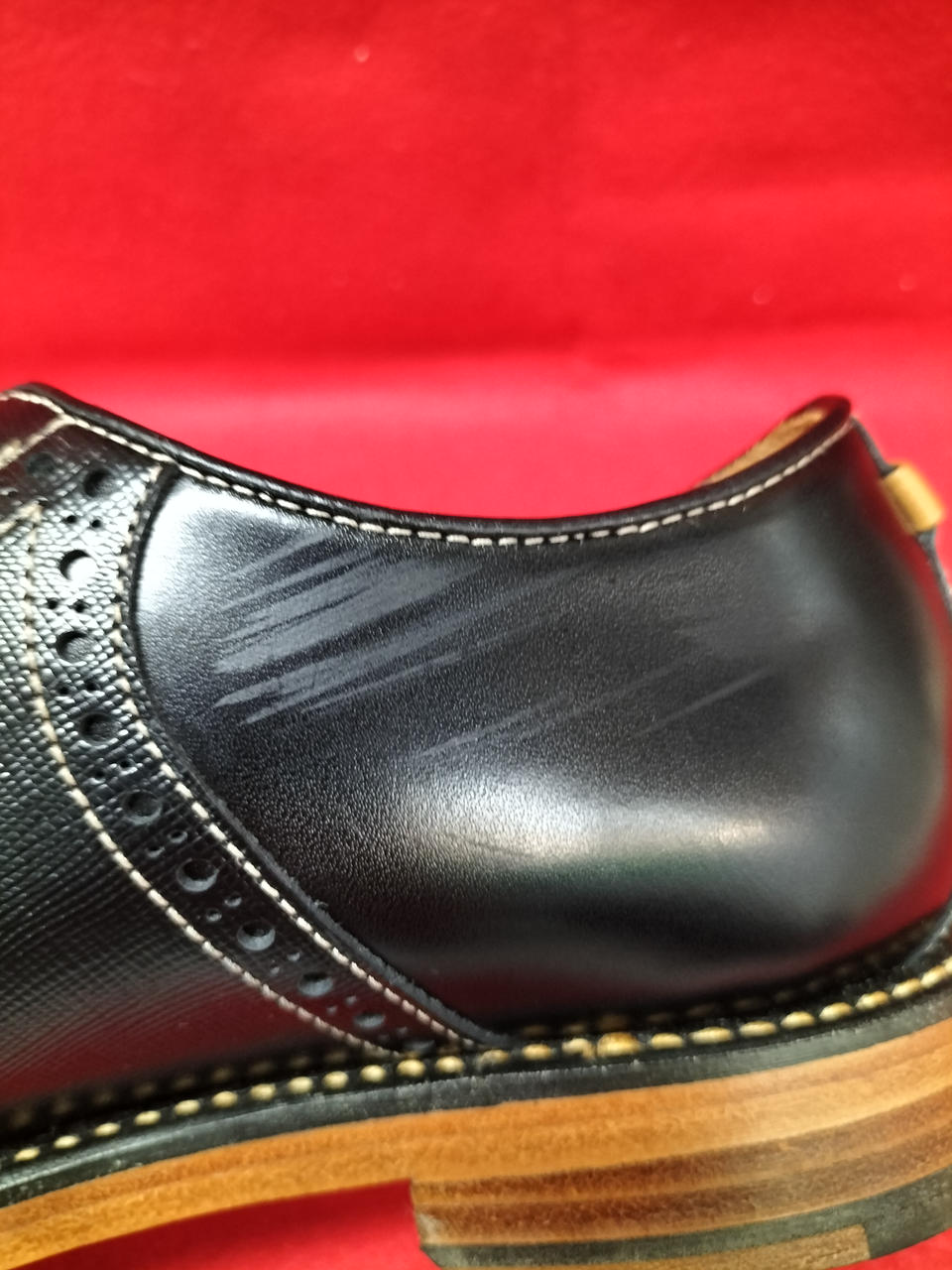 右足側　擦れあり