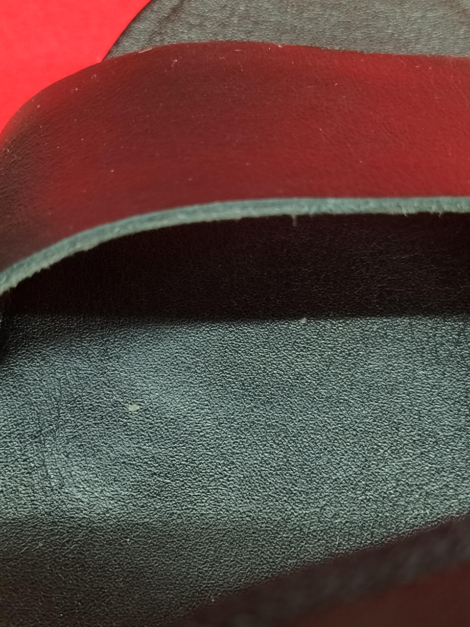 左足側　汚れ付着あり