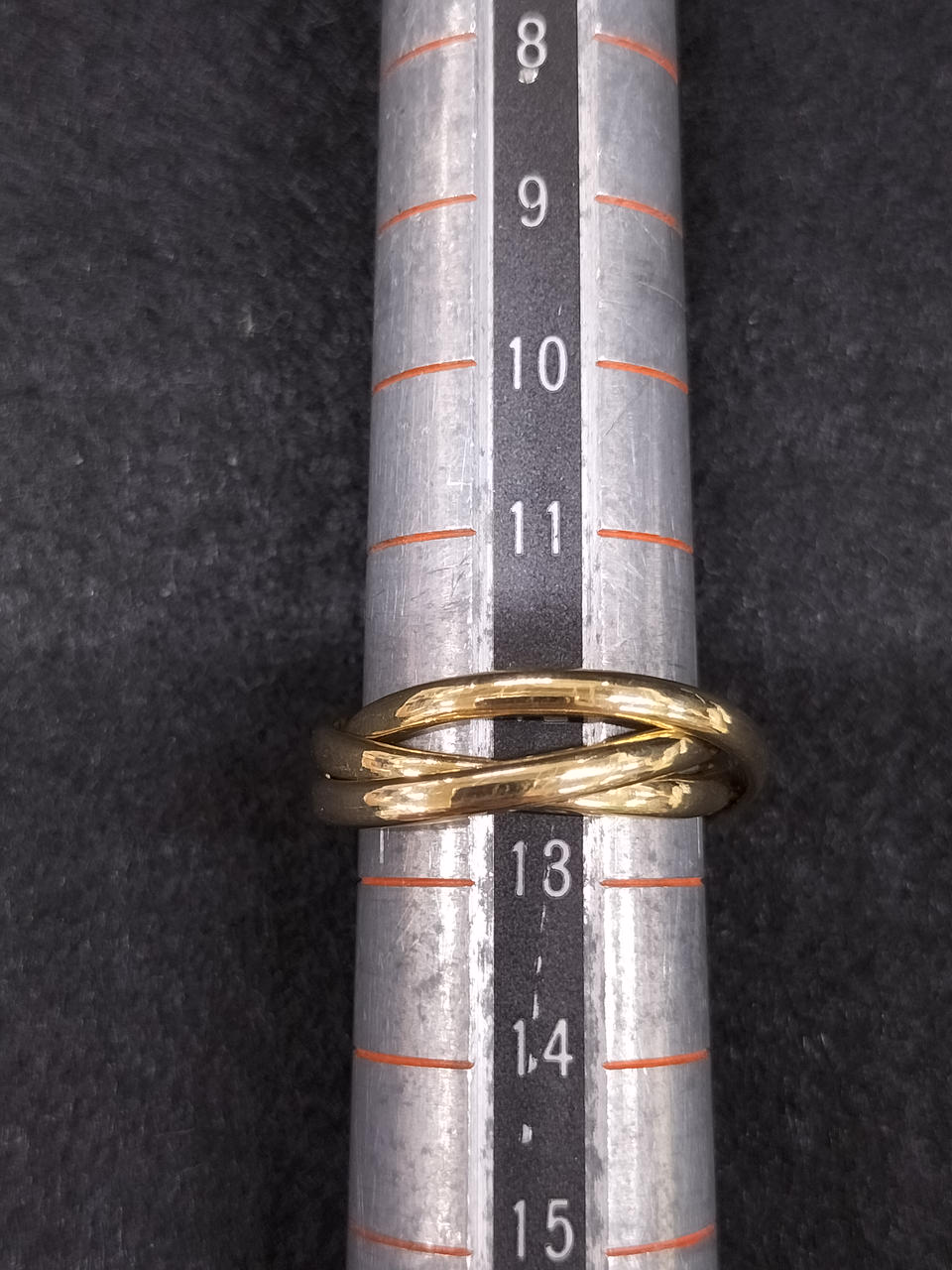 三連のため、約サイズ12号〜14号