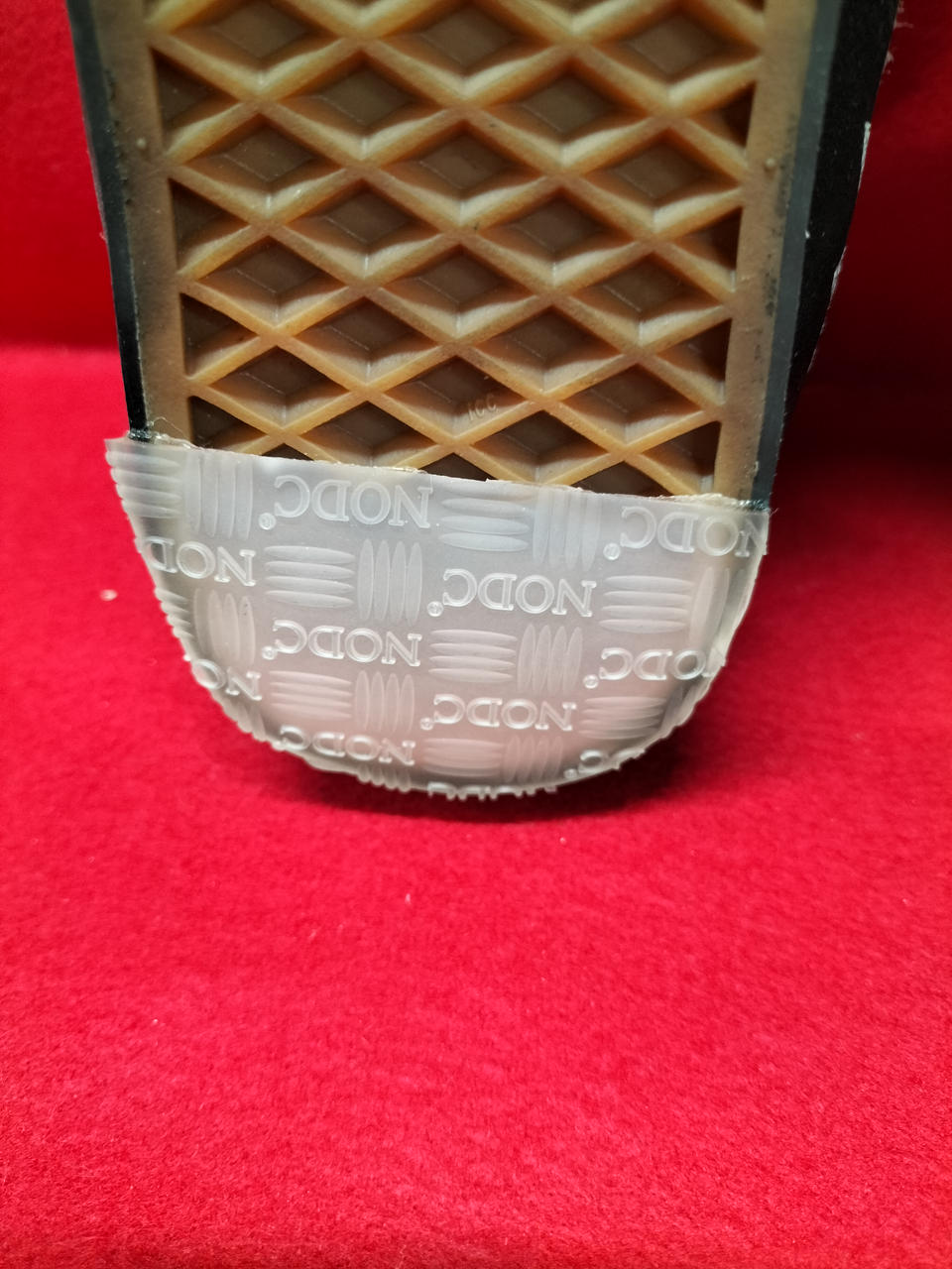 ヒールプロテクターが後付けされています。