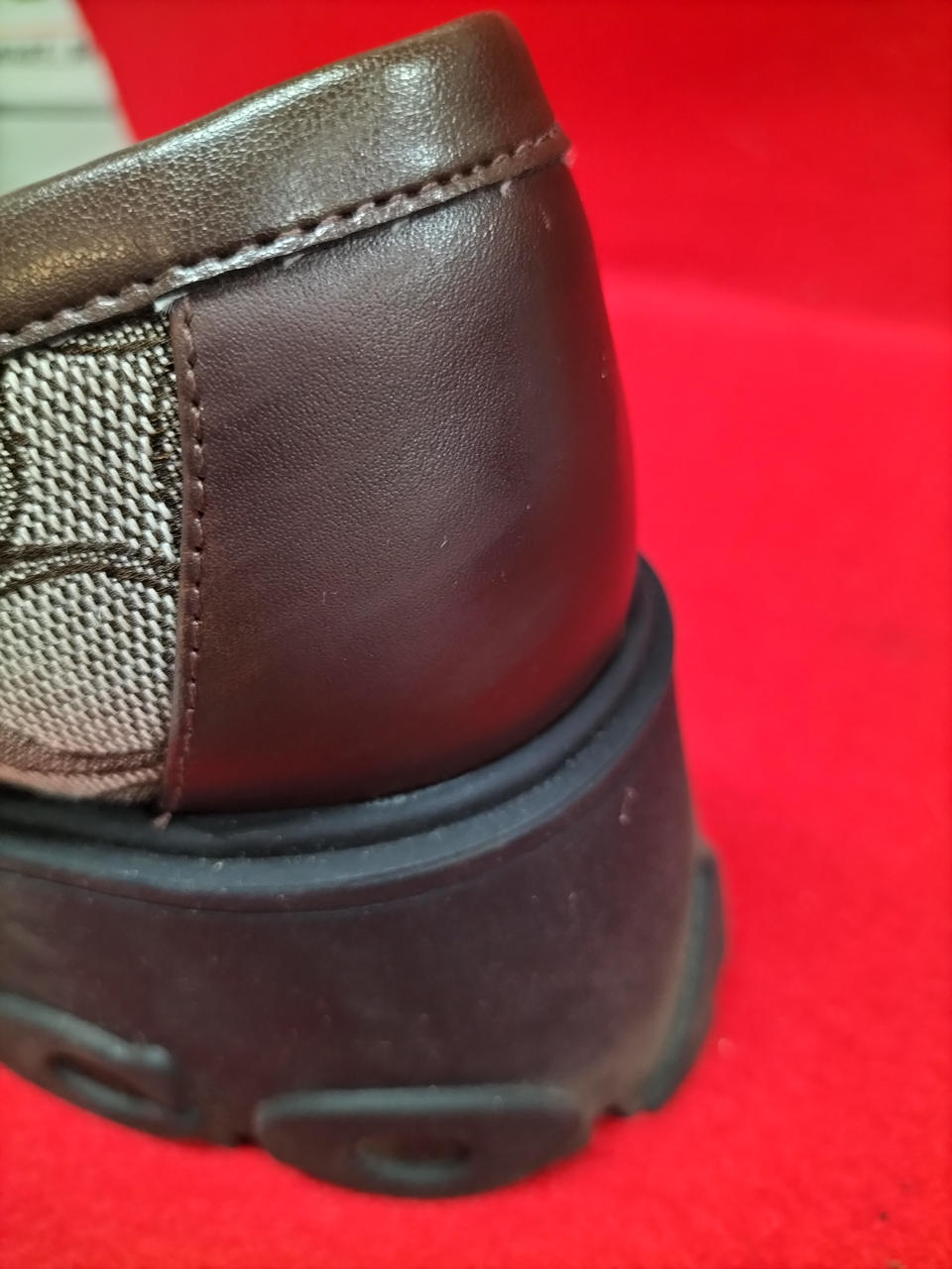 踵部分擦れあり