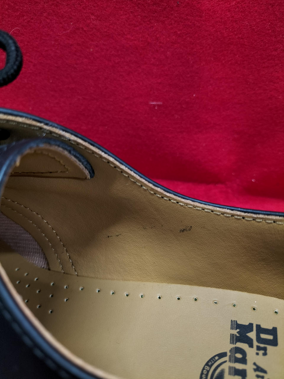 左足側　内部汚れあり