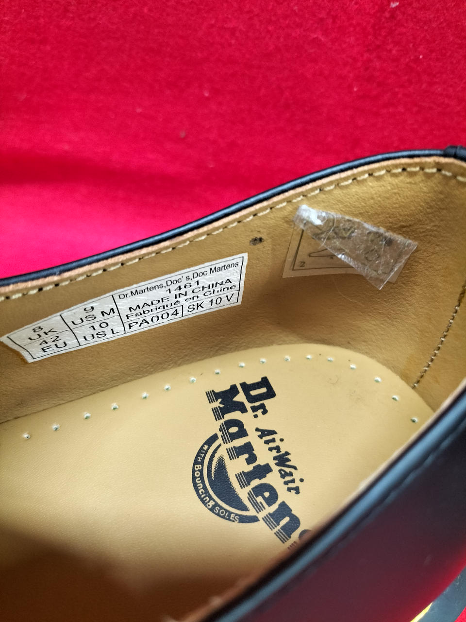 右足側　シールのはがれあり