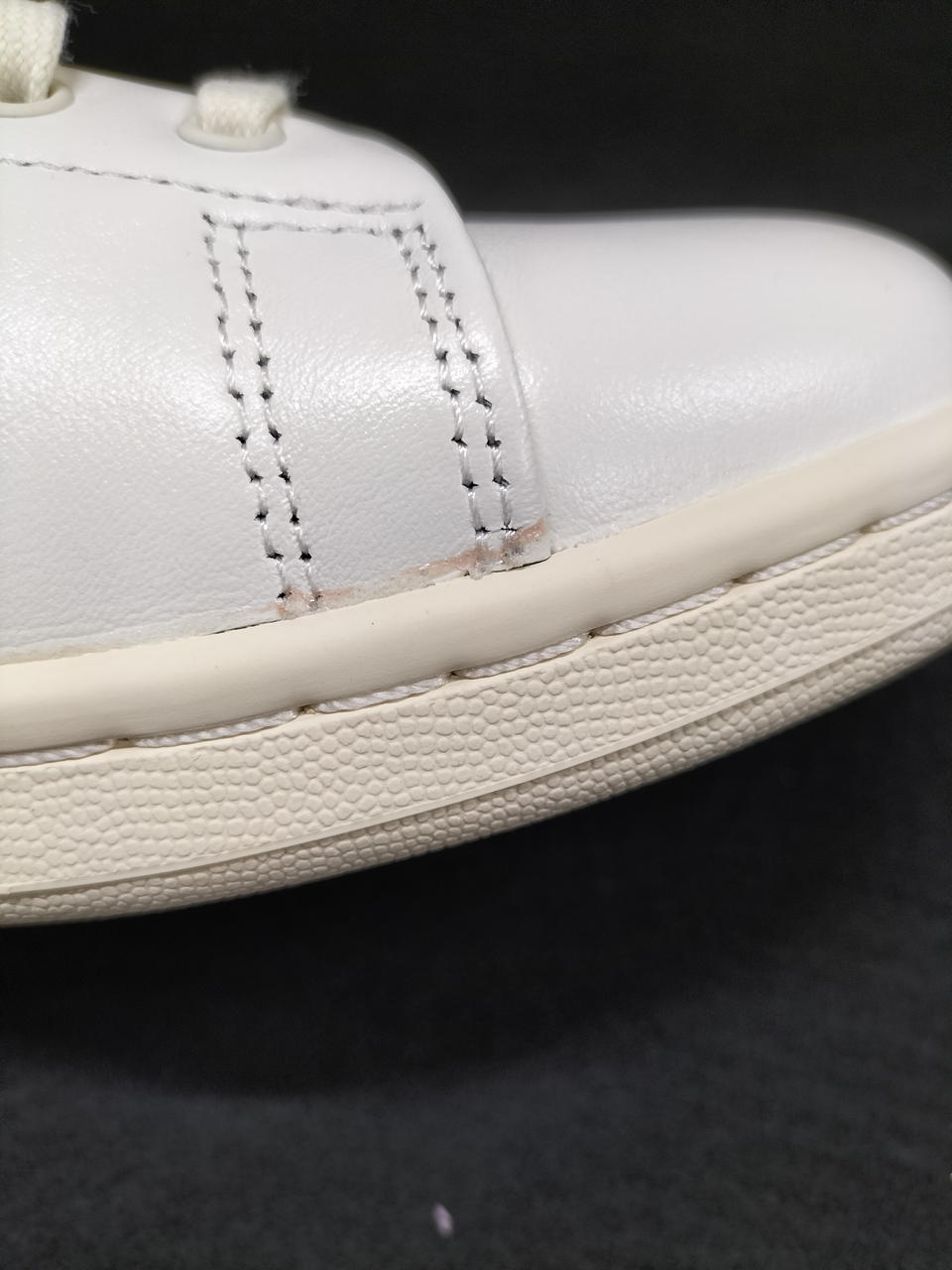 左足側　汚れあり