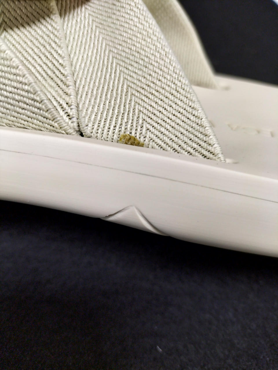 右足側　汚れあり