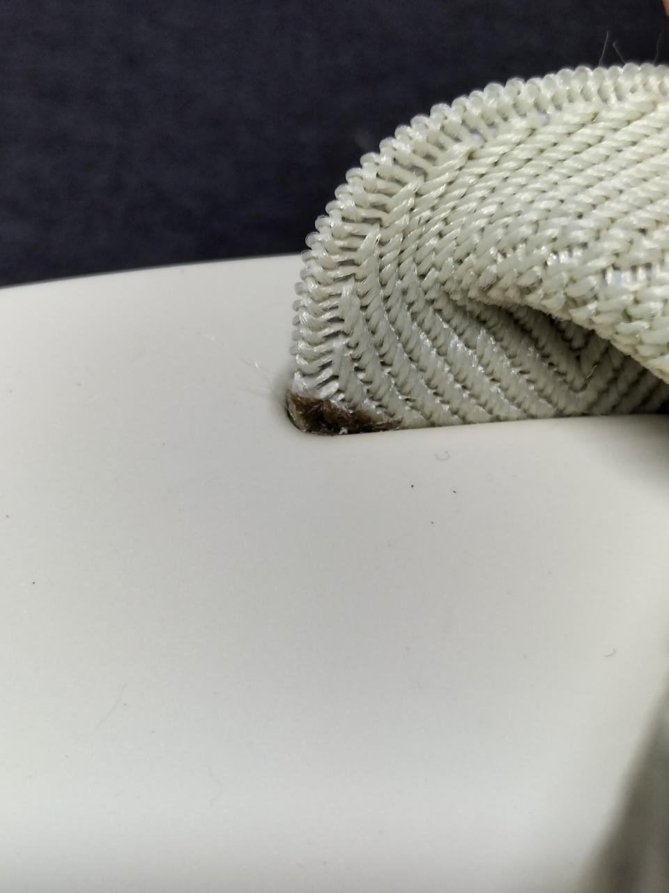 右足側　汚れあり