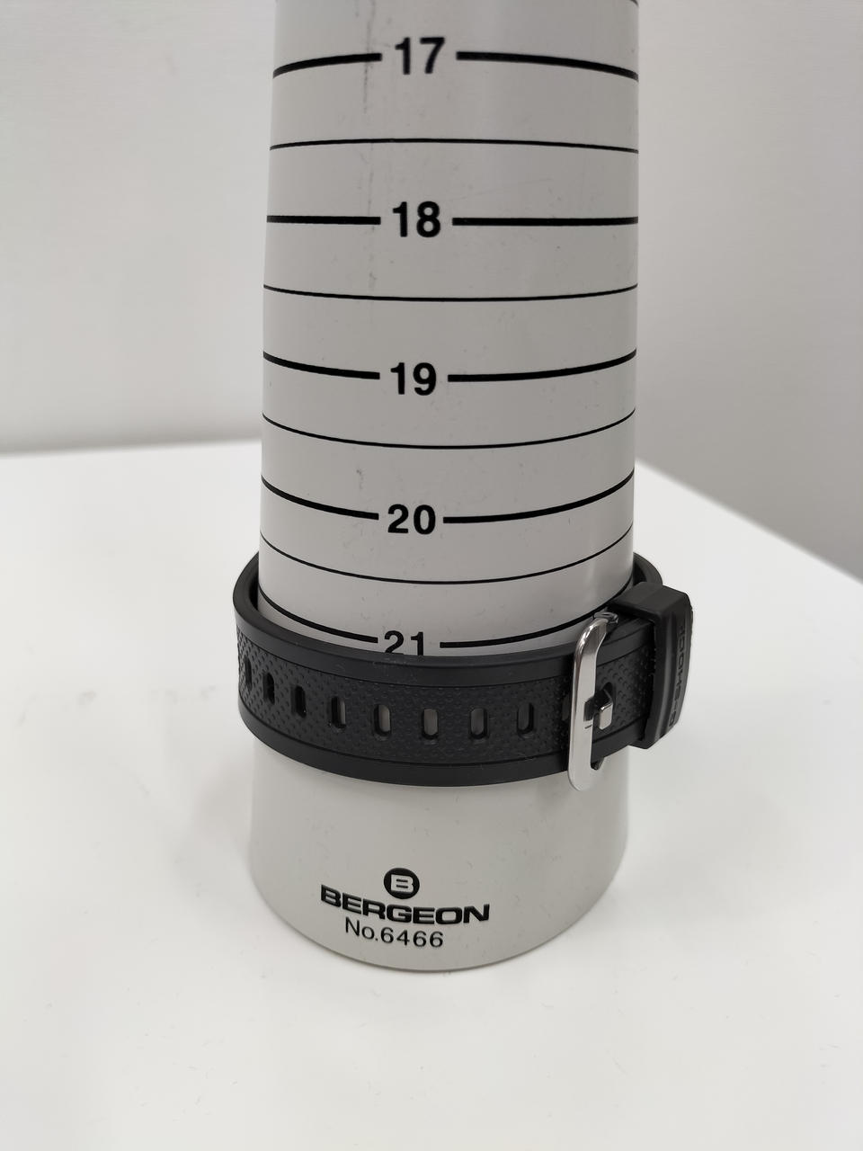 腕周りサイズ最大約22cm