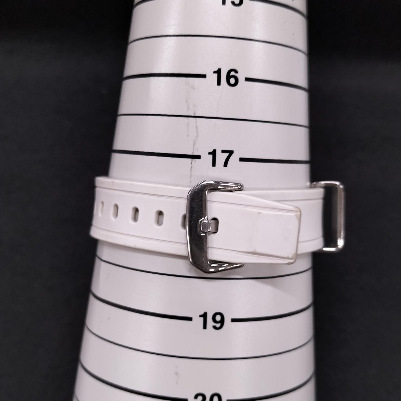 腕周りサイズ最大約18cm