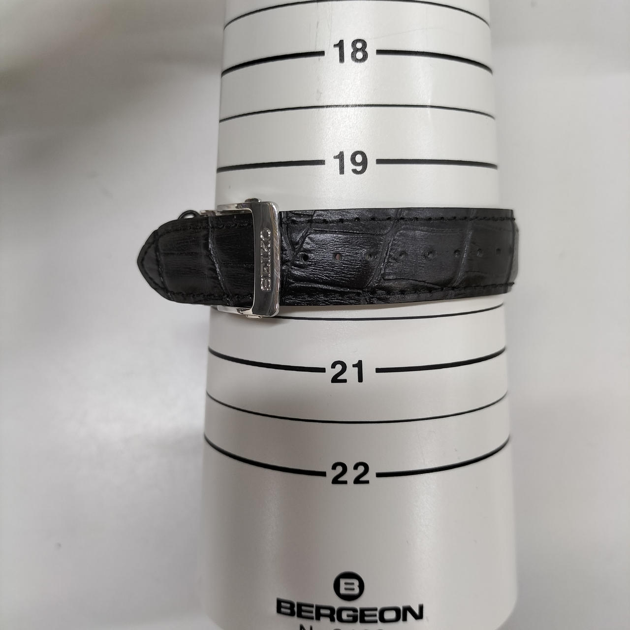 腕周りサイズ最小約20cm