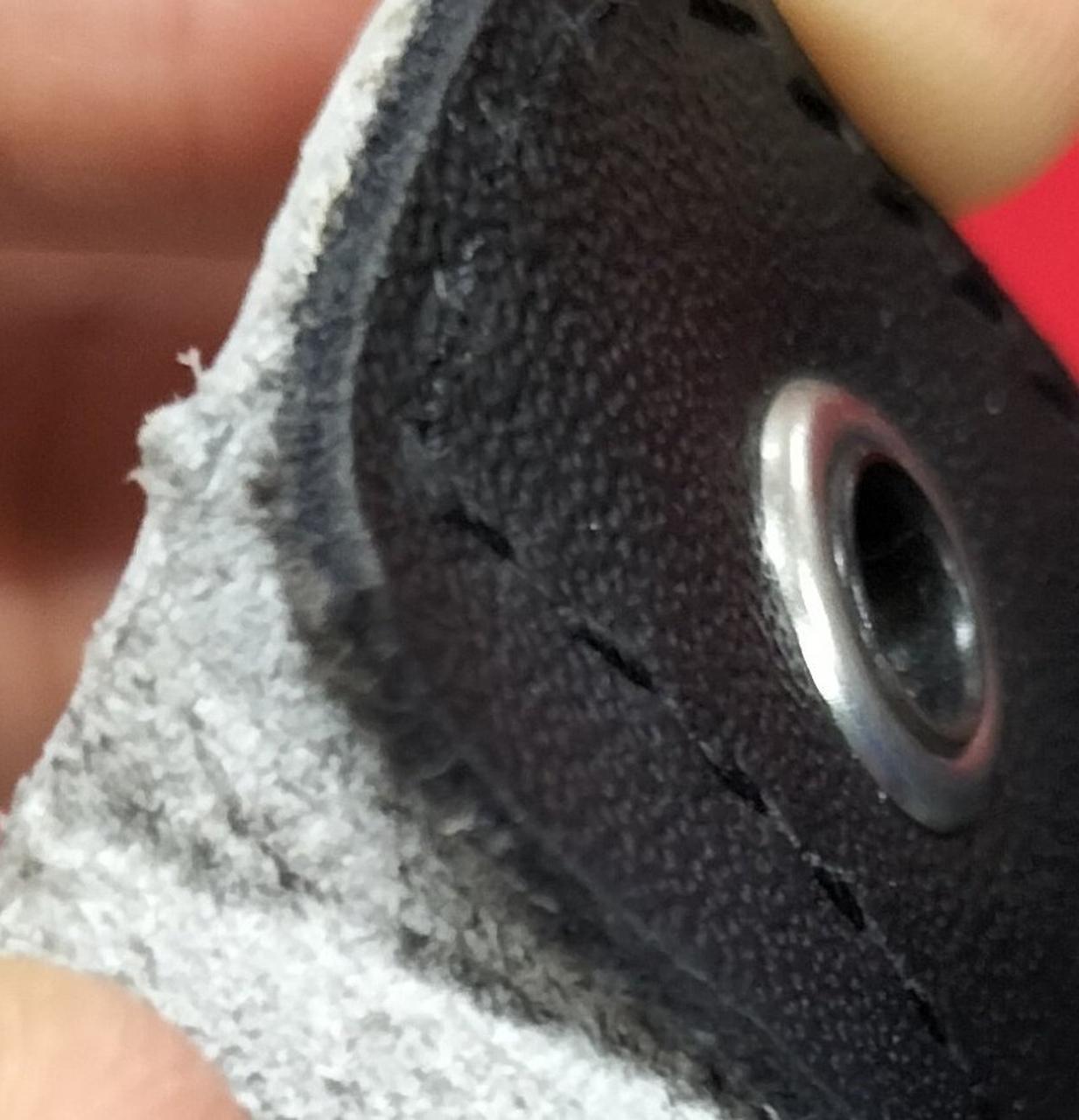 左足側　接着の劣化あり