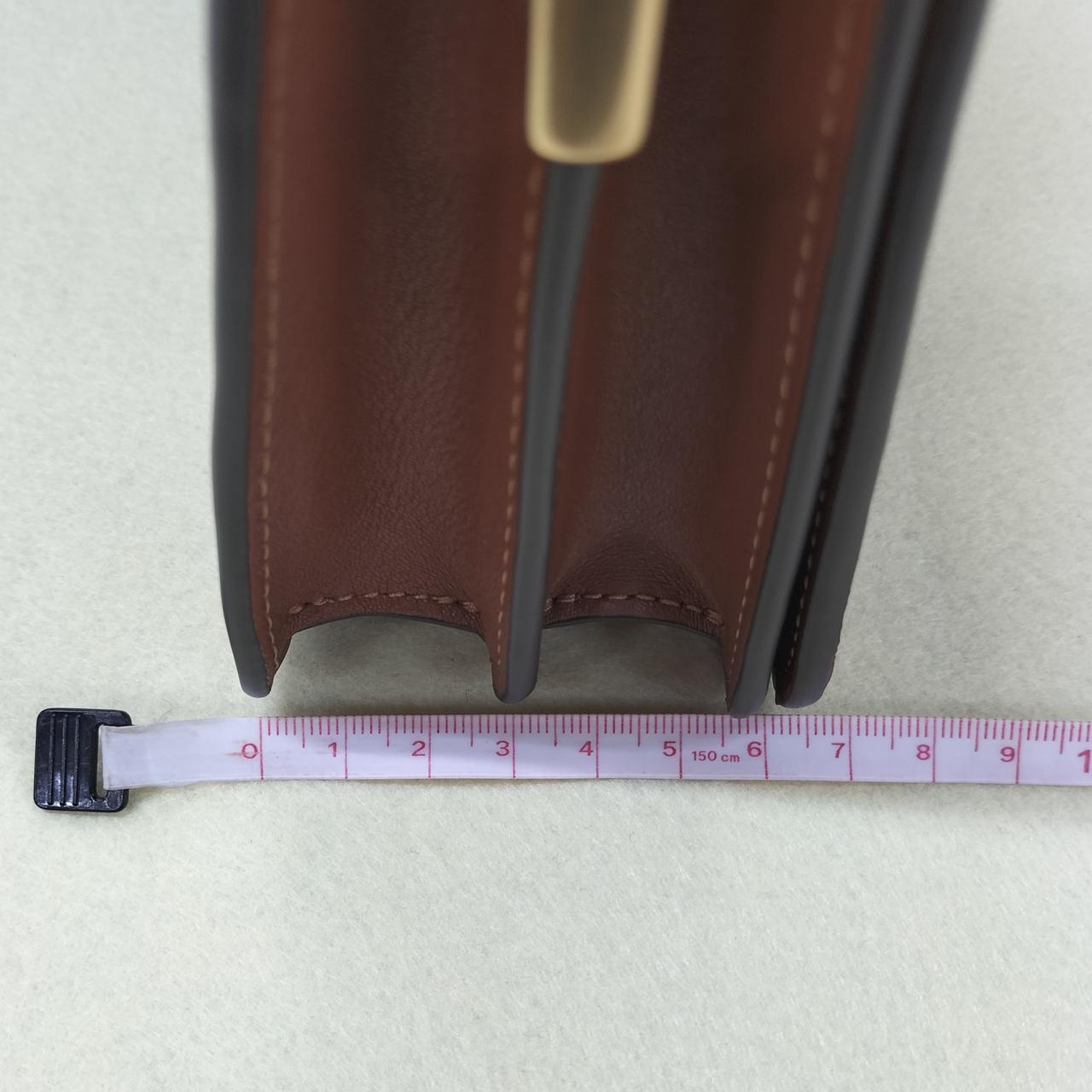 奥行き約6cm