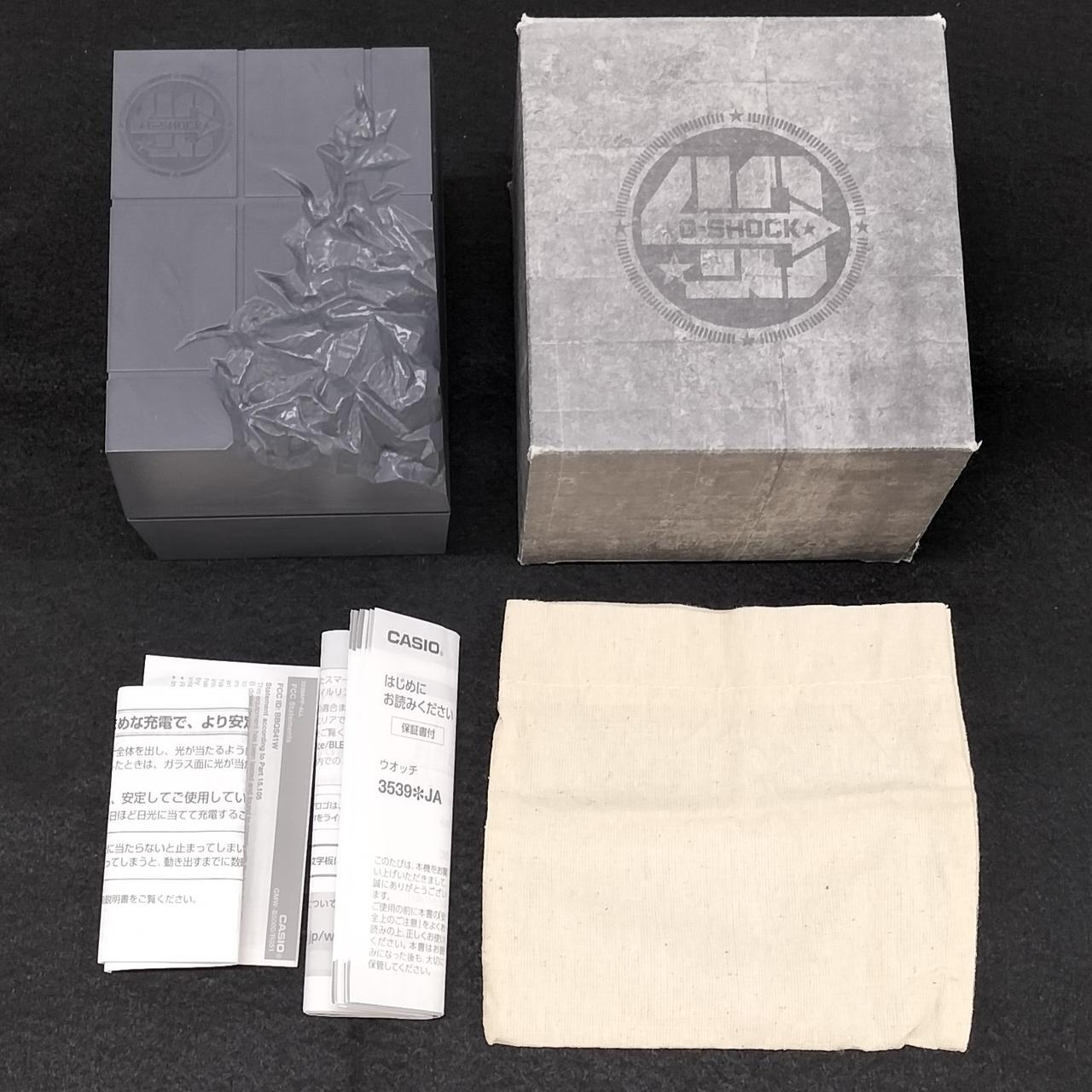 付属品。外箱角スレあります