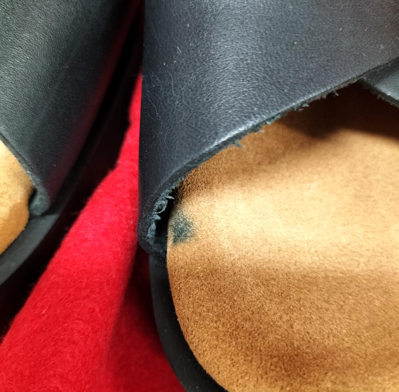 左足　色移りあり