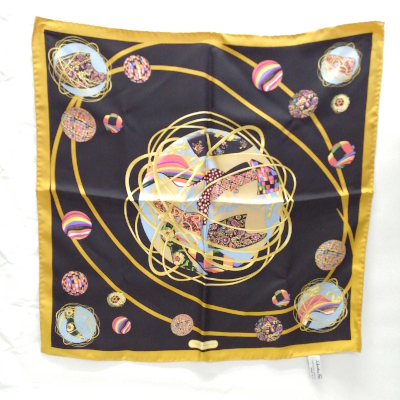 畳んでいた際の折り目あります