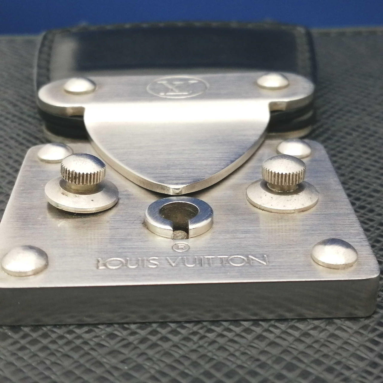 ロックスイッチ内側に変形(動作問題無し)