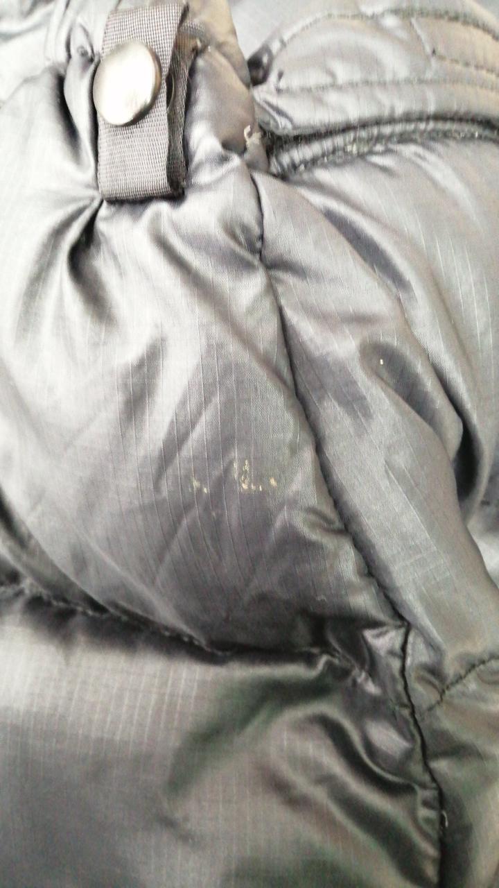 袖口に汚れあり