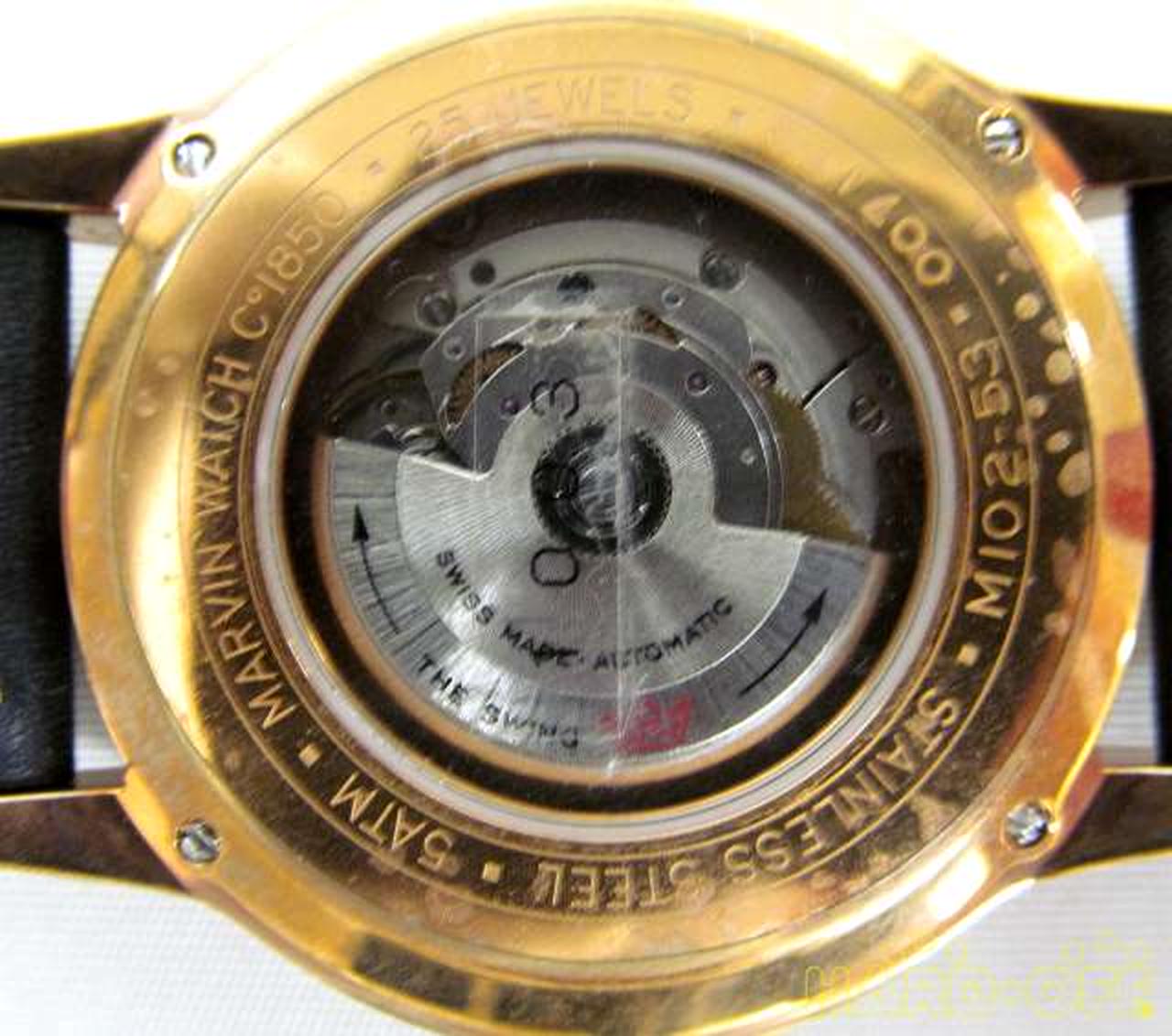 裏蓋　OHはしていません。