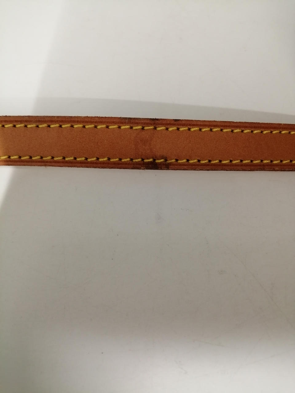 ショルダーストラップに汚れありです