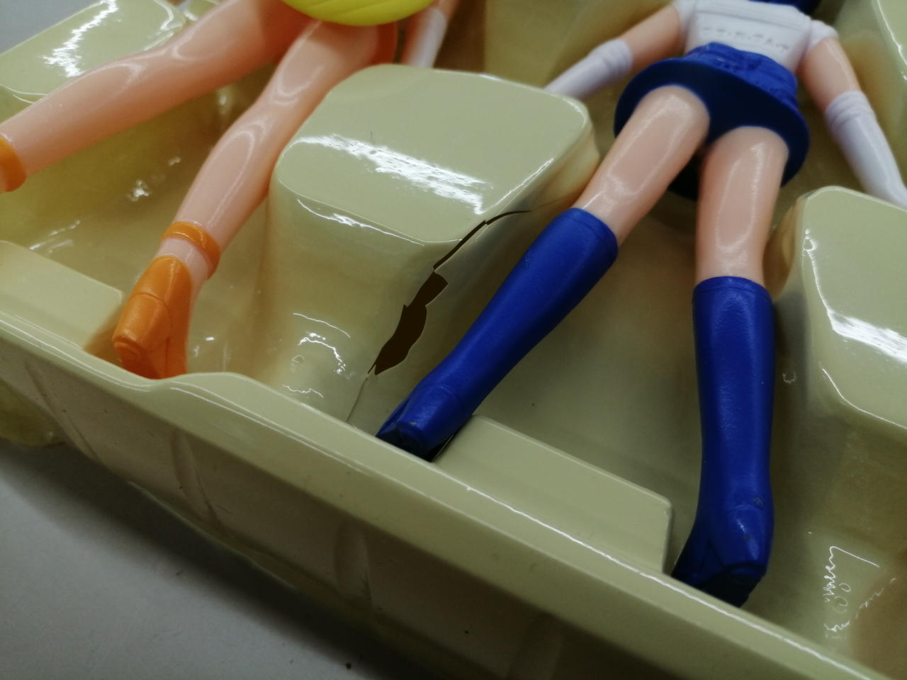 ケース破損あり