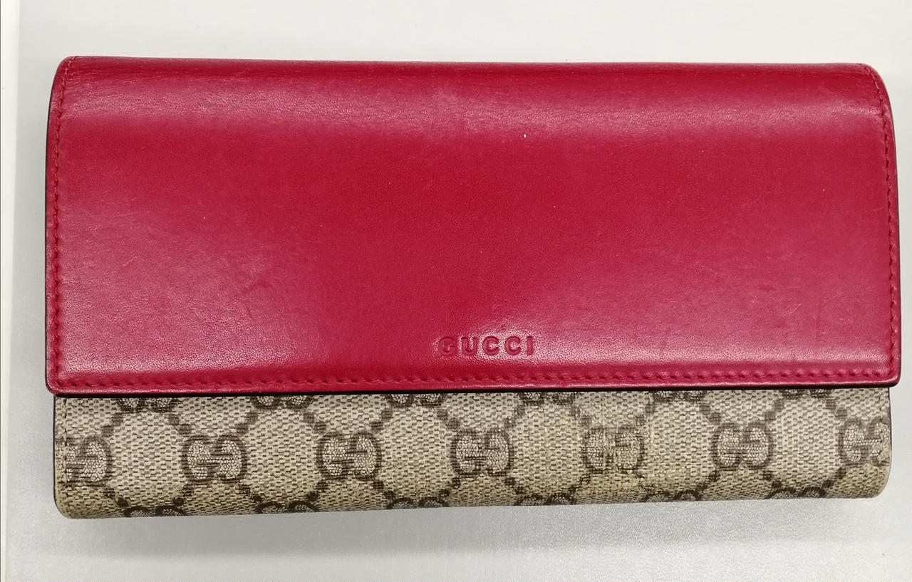 細かいキズ汚れがあります。