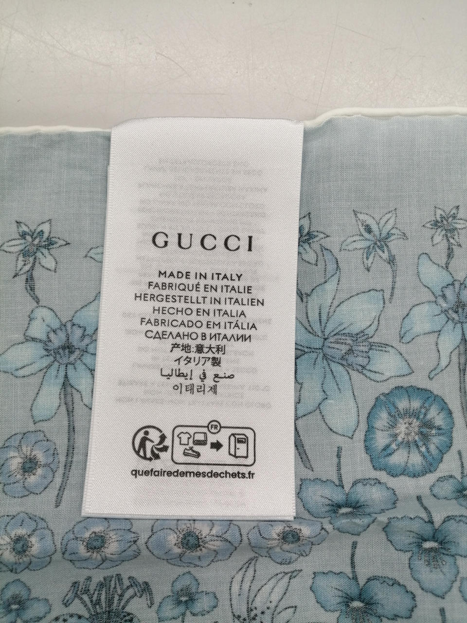 GUCCI日本限定　フローラルプリントコットンハンカチ新品未使用品 日本限定】GUCCI フローラルコットンハンカチ 直営店 すぐ届く