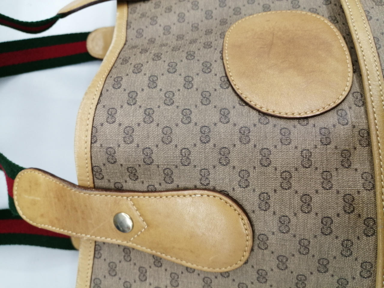 シミ汚れあります。