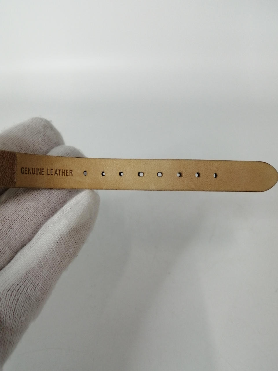 やや伸びている穴あります。