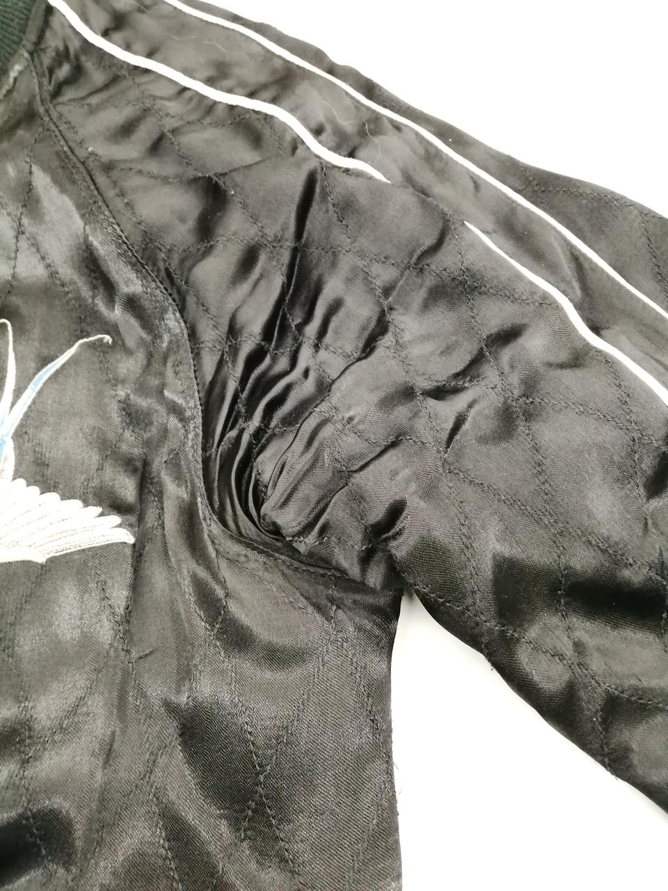 脇のとこシワあり