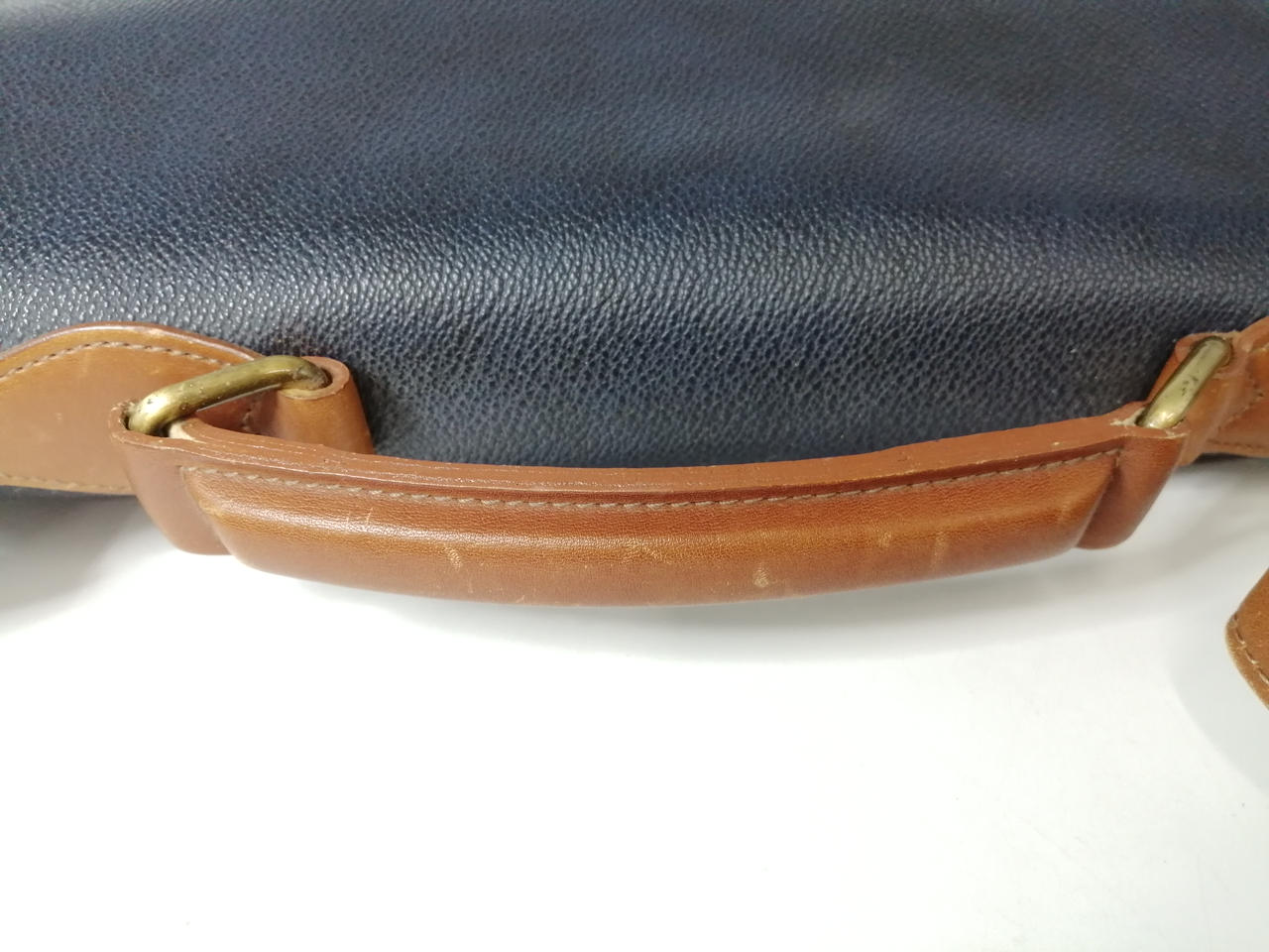 引っ掻き傷汚れなどあります。