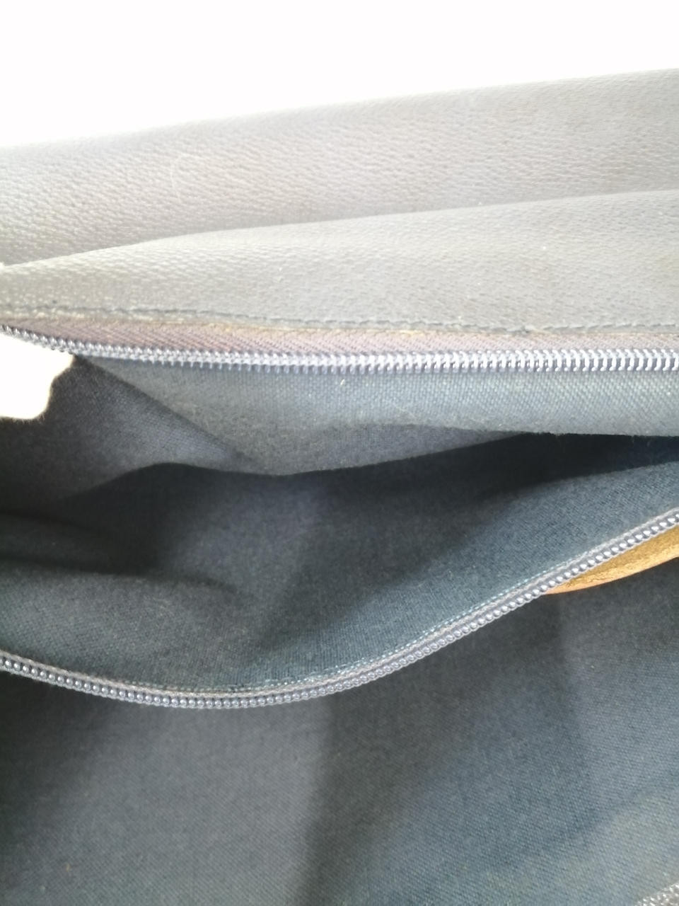 内部ポケットあります。