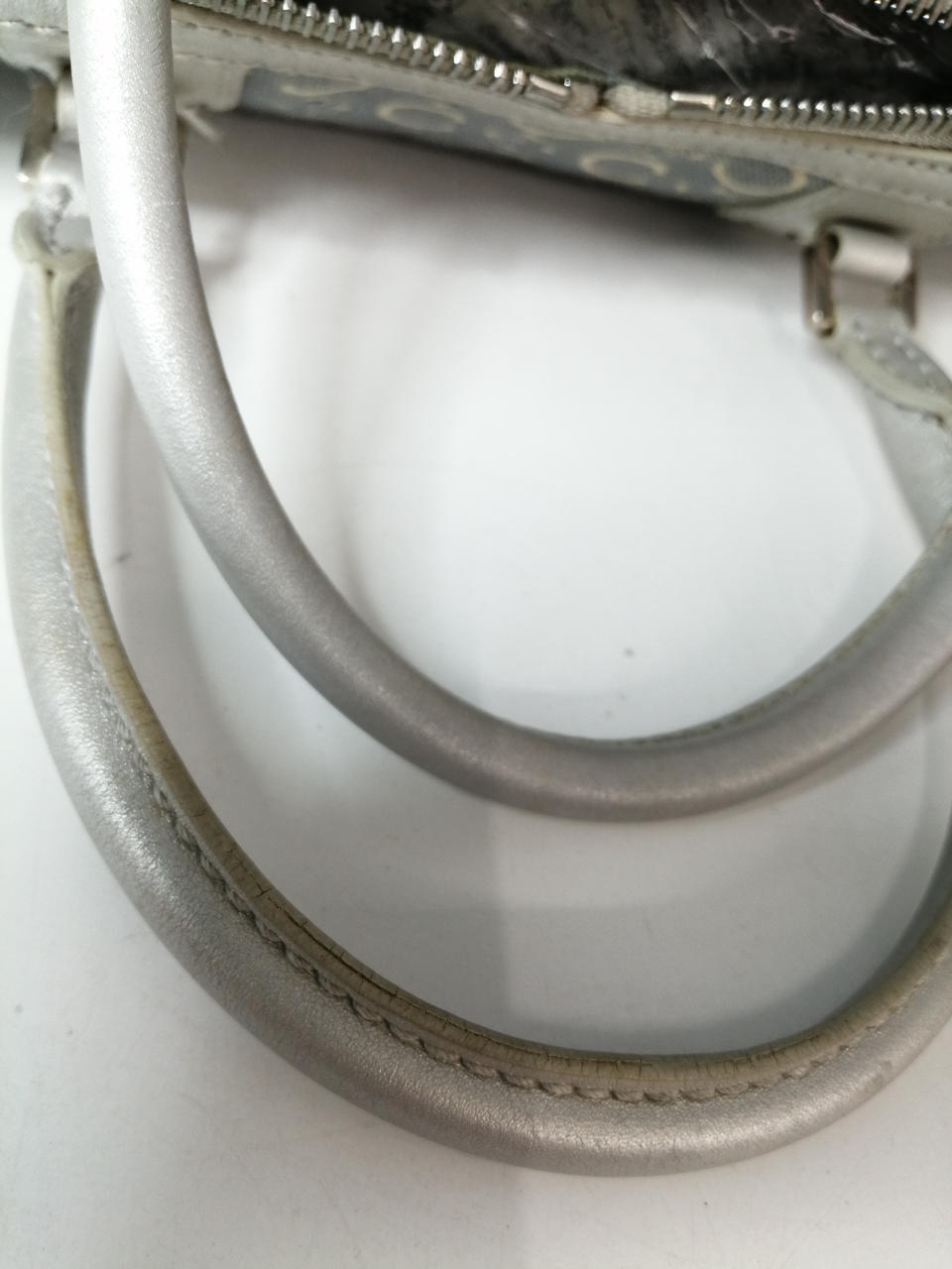 ハンドル部分に汚れなどあります。