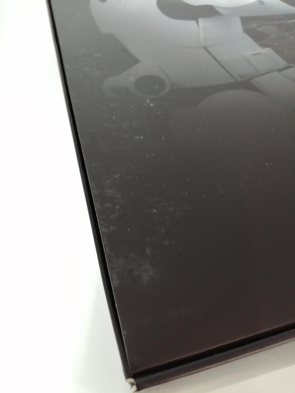 内側の紙カバーの擦れか汚れあります