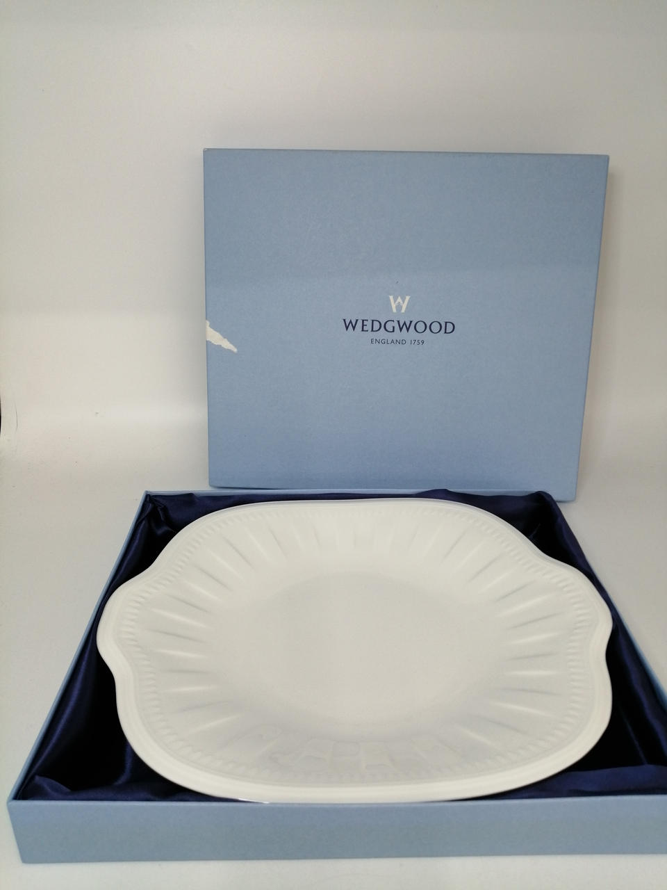 箱に破れあります。