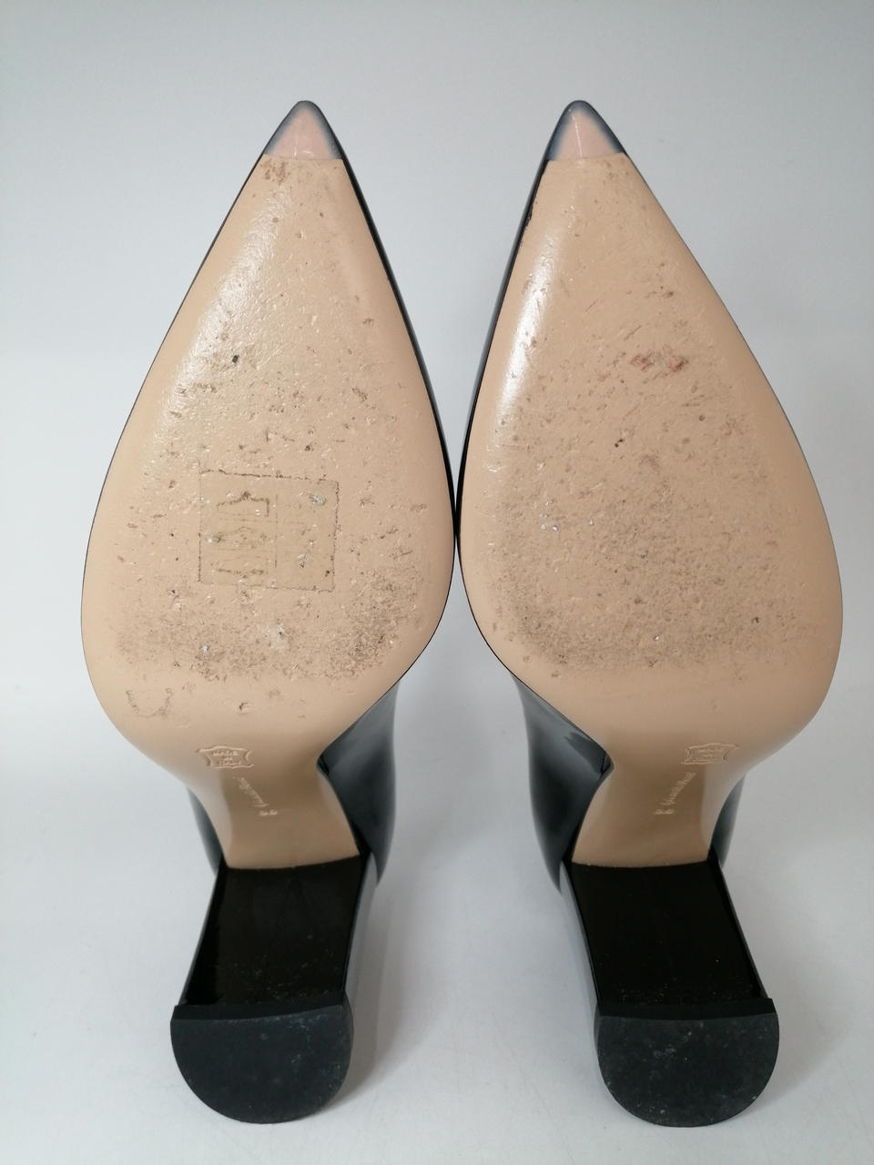 傷多数あり
使用感があります。