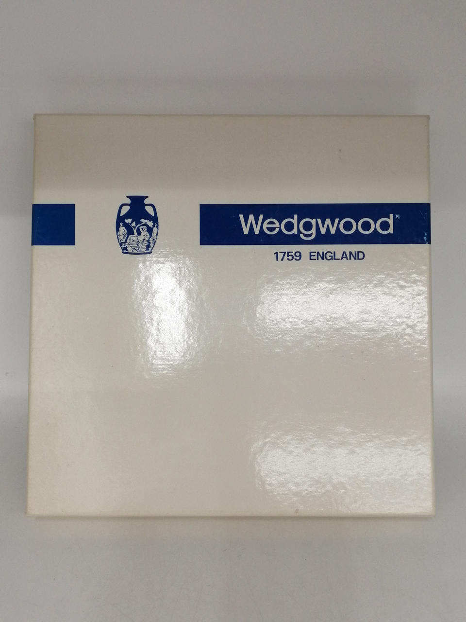 箱　黄ばみあります。