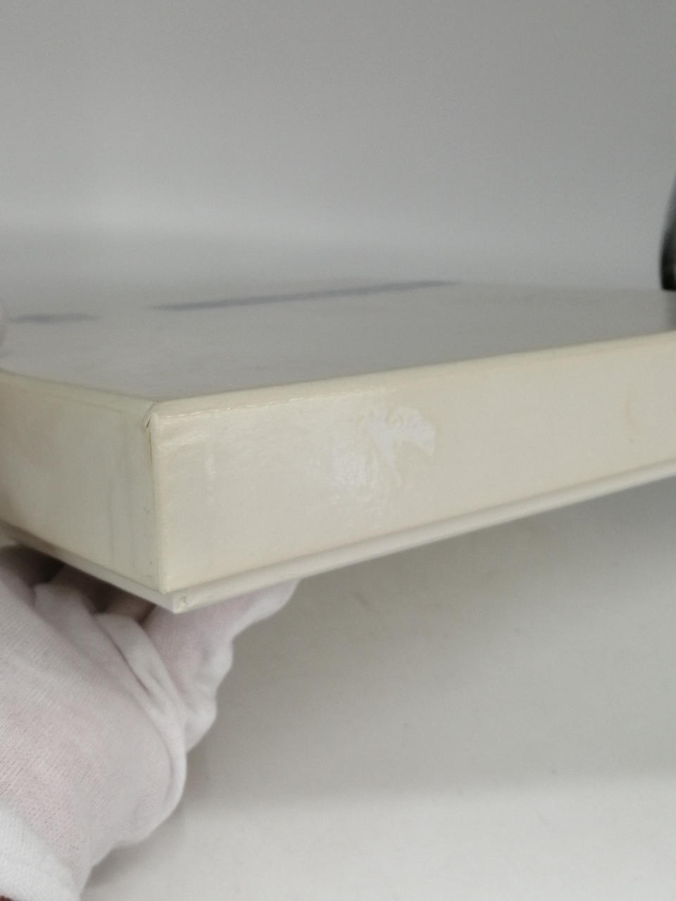 箱　黄ばみ、破れあります