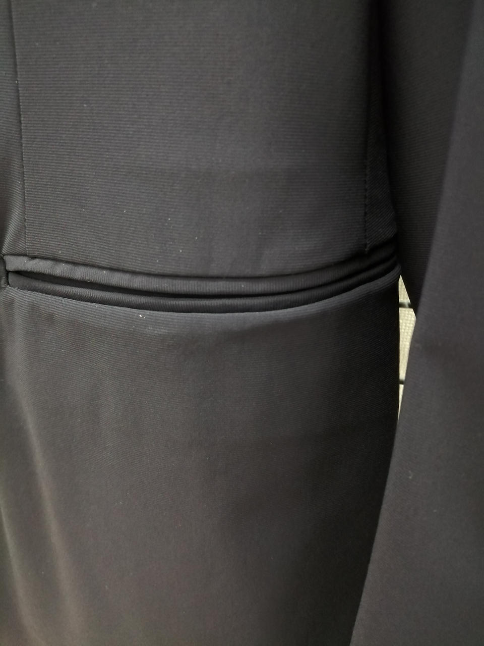 腰にある2つの表ポケットはフェイクです