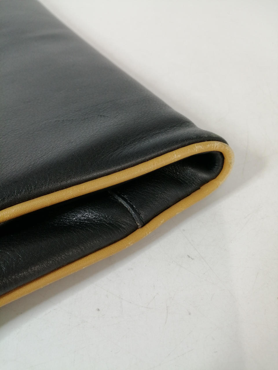 角スレや汚れなどあります。