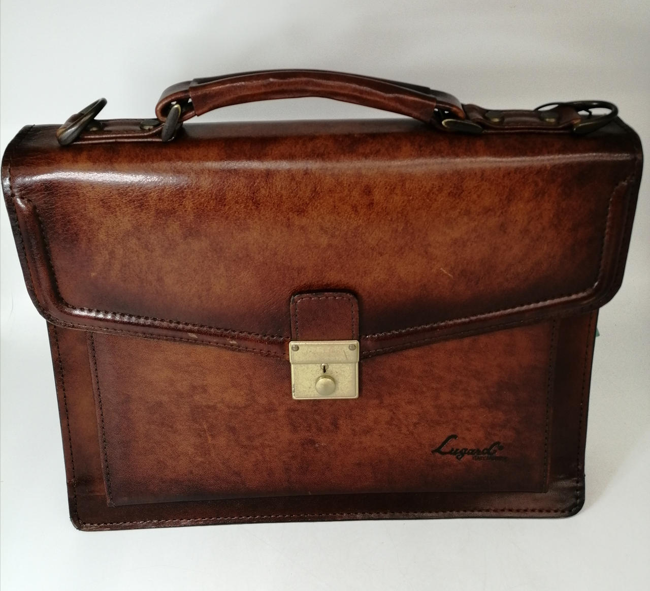 傷や汚れ剥がれなどあります。