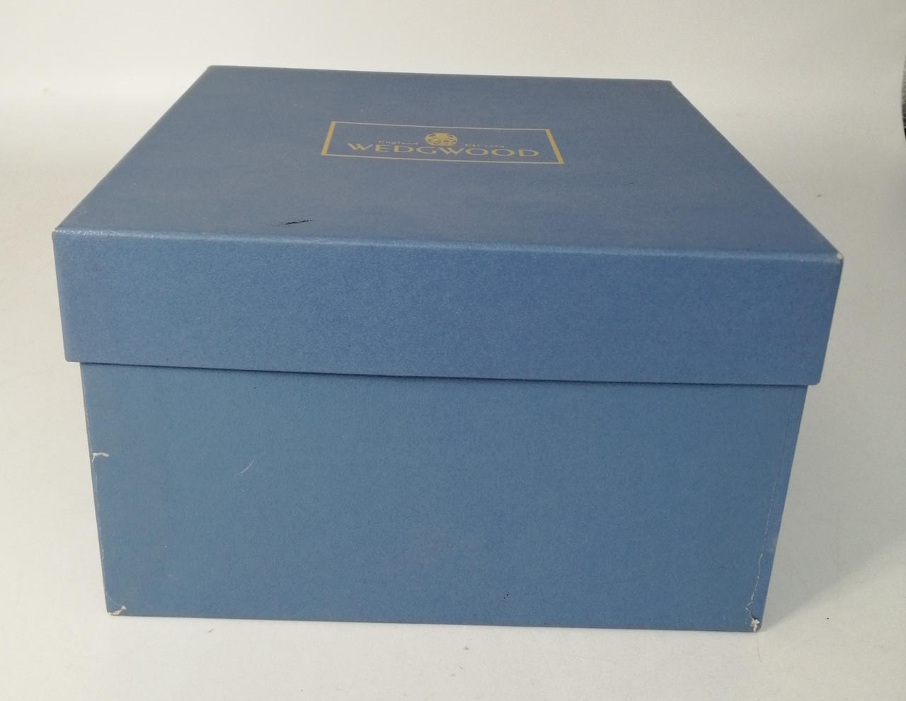 箱の角等に剥がれあります。