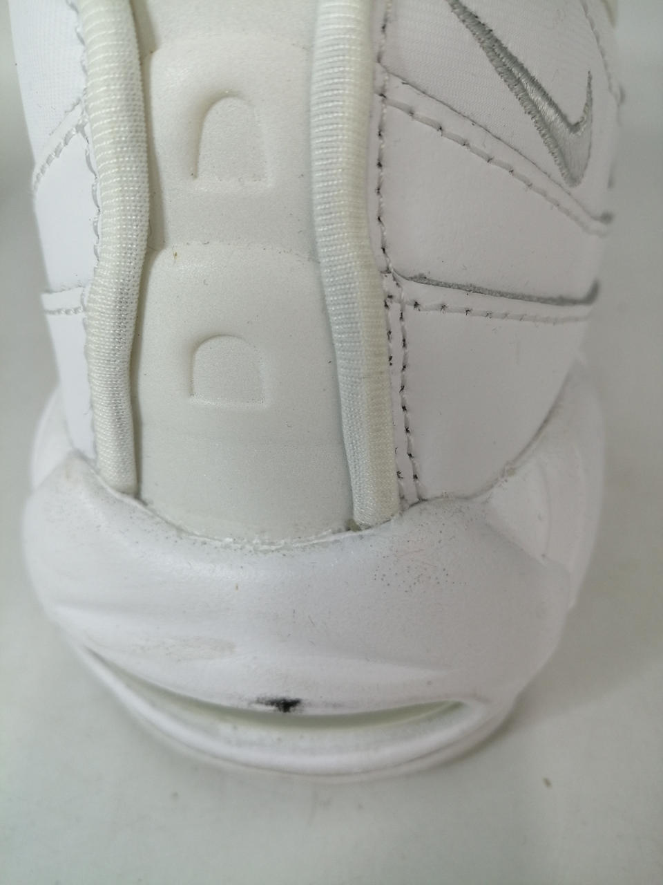 傷や汚れなどあります。