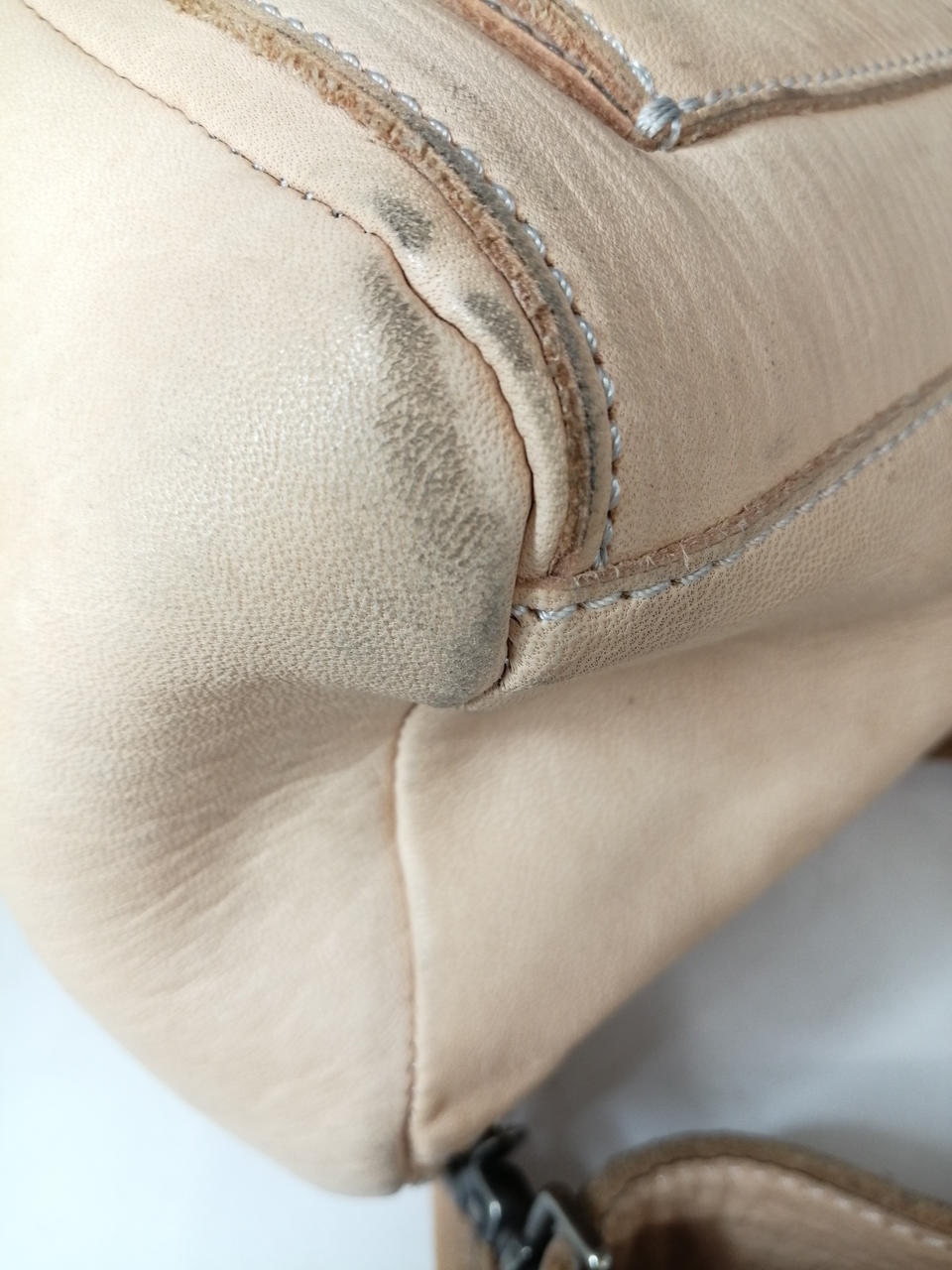 角スレや傷汚れなどあります。