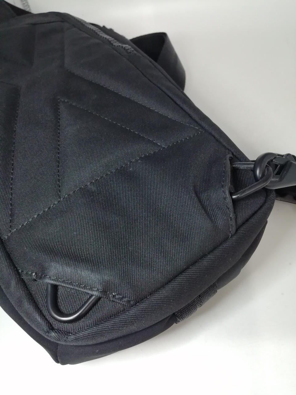 角に擦れ、汚れあります。