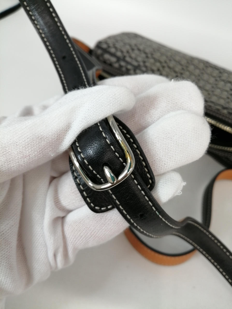 金具部分に汚れあり