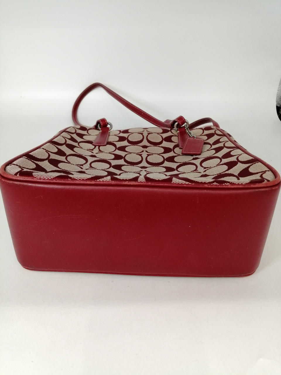 写真では分かりづらいですが、底裏に傷あり