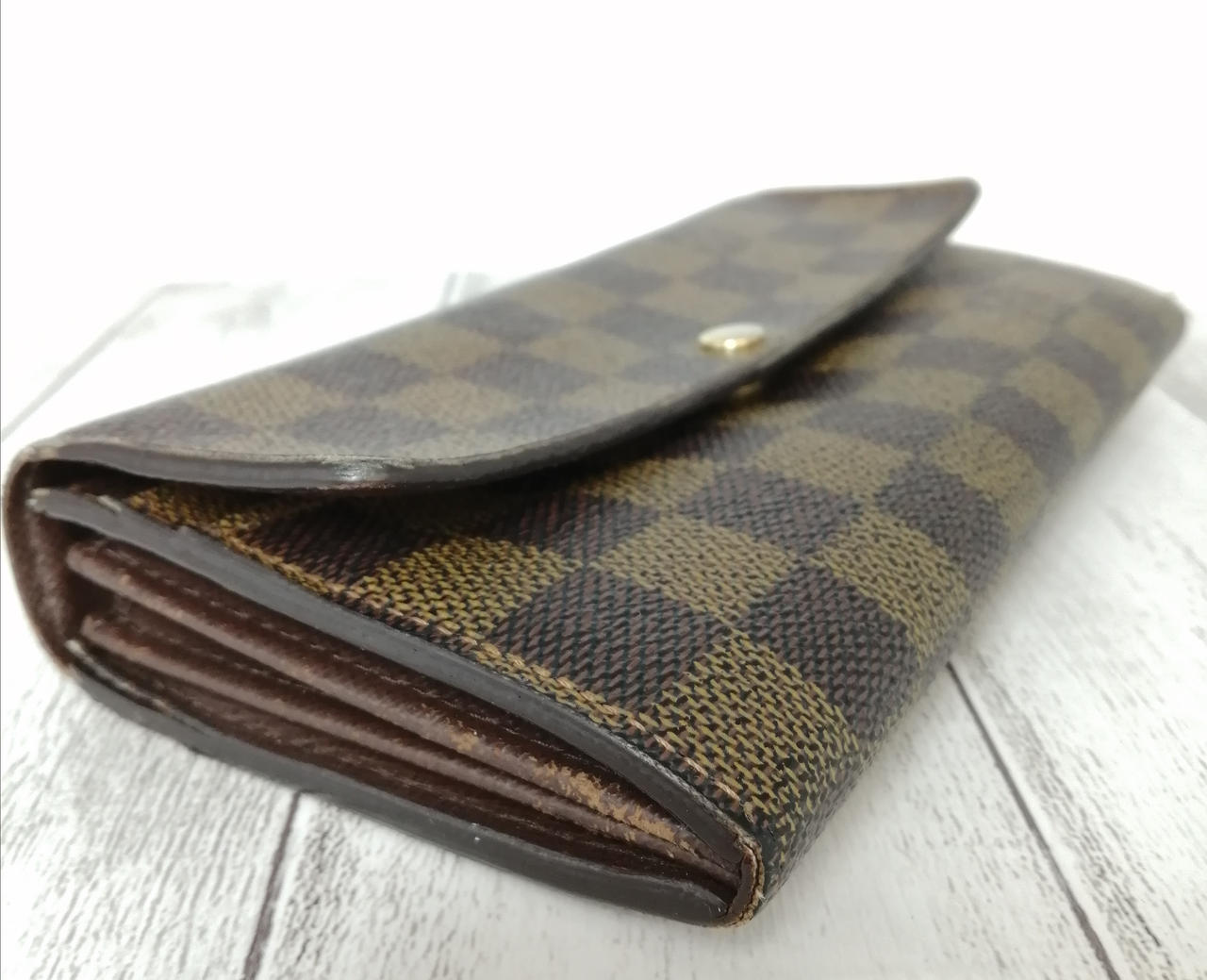 角スレや傷や汚れなどあります。