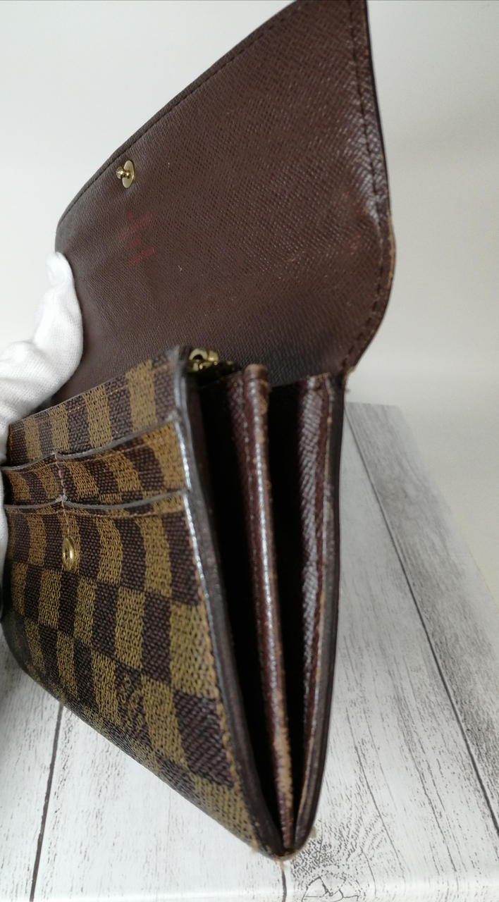 角スレや汚れなどあります。