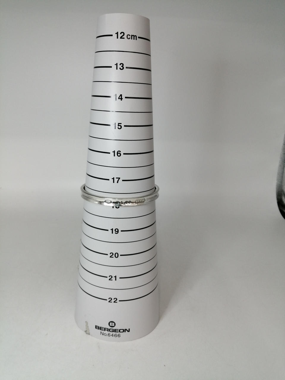 約18cmサイズです。