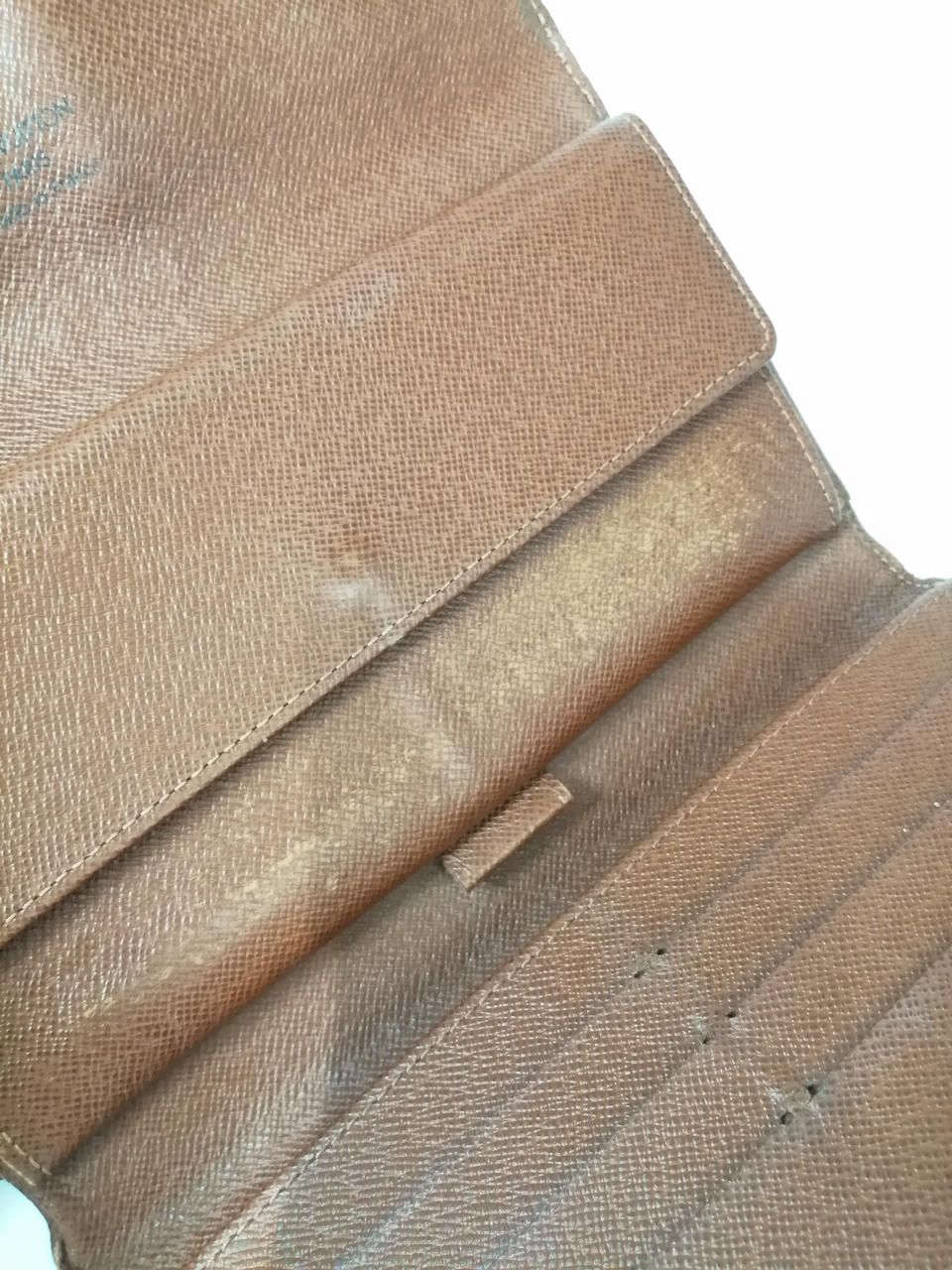 黄ばみ、剥がれあり